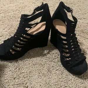 Black wedge heels